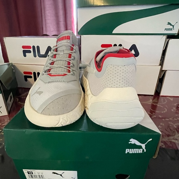 Mens size 12 Pumas - Picture 2 of 5